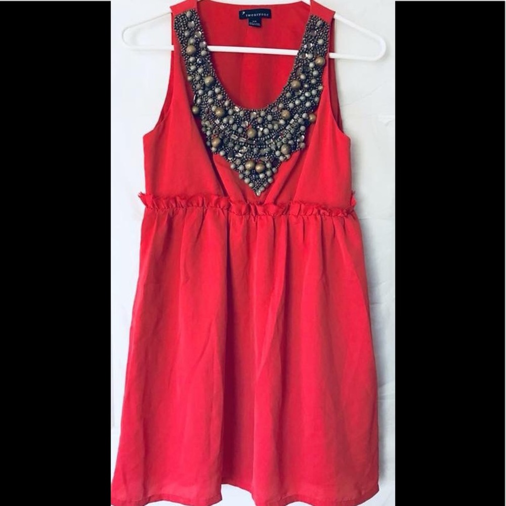 Coral embroidered beading details